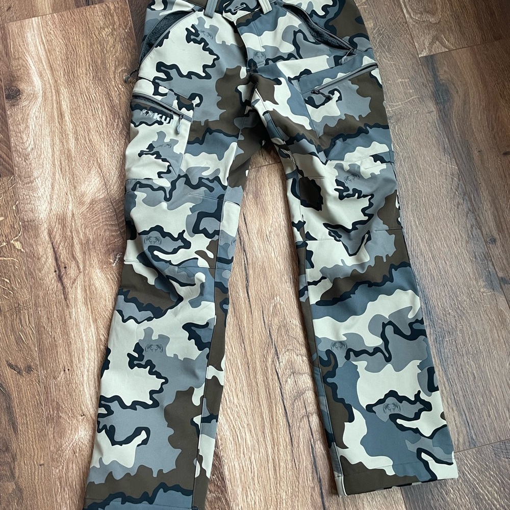 Kuiu guide hunting pants